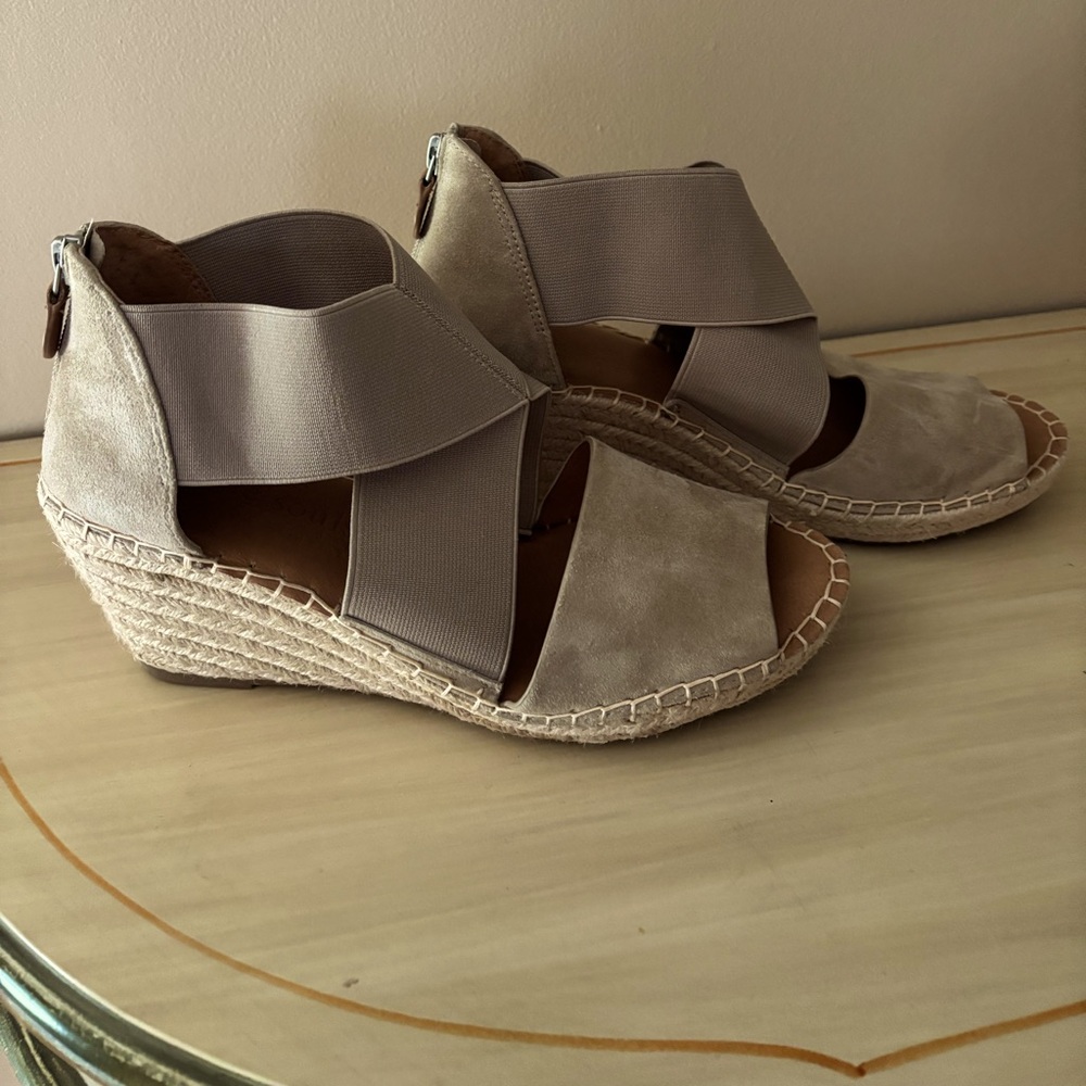 $18 MEMORIAL DAY BLOWOUT Gentle Souls Colleen Women's Beige Wedge Sandals